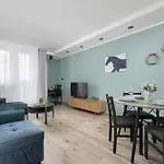 Air Conditioned With Balcony In By Renters * קטוביץ