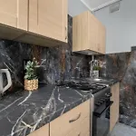 דירה Air Conditioned With Balcony In By Renters קטוביץ