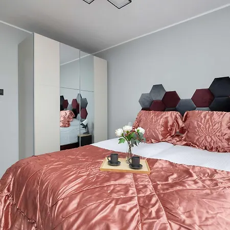 아파트 Air Conditioned With Balcony In By Renters