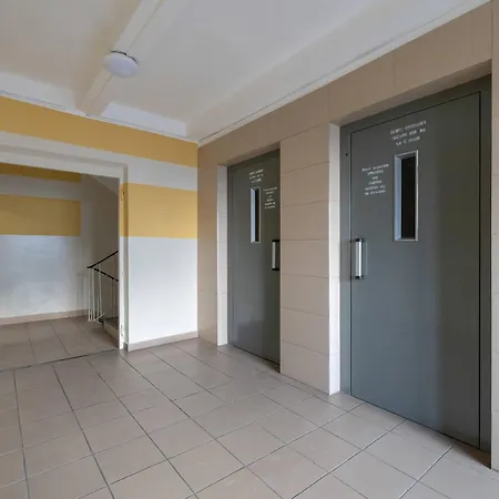 Air Conditioned With Balcony In By Renters Lägenhet *