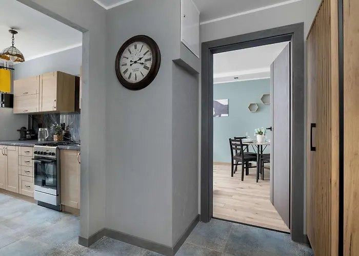 Air Conditioned With Balcony In By Renters 아파트 *