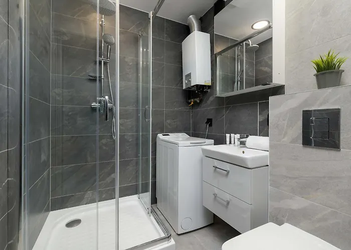 Air Conditioned With Balcony In By Renters 아파트